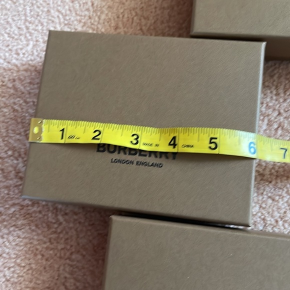 (4) Burberry boxes brand 2 sizes 100% Authentic - Picture 9 of 14